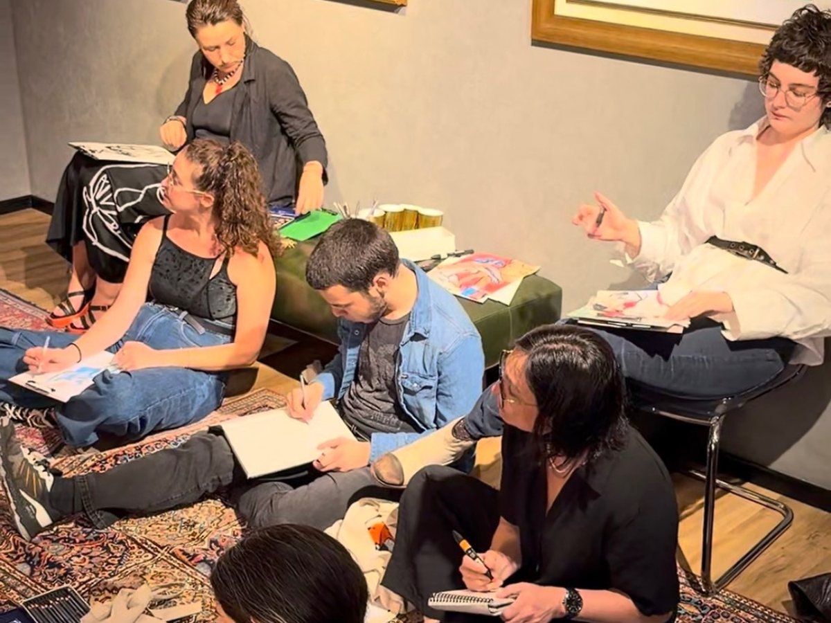 איור ריאליסטי ורישום מודל